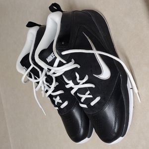 Boys Nike Team Hustle D5  Size 7